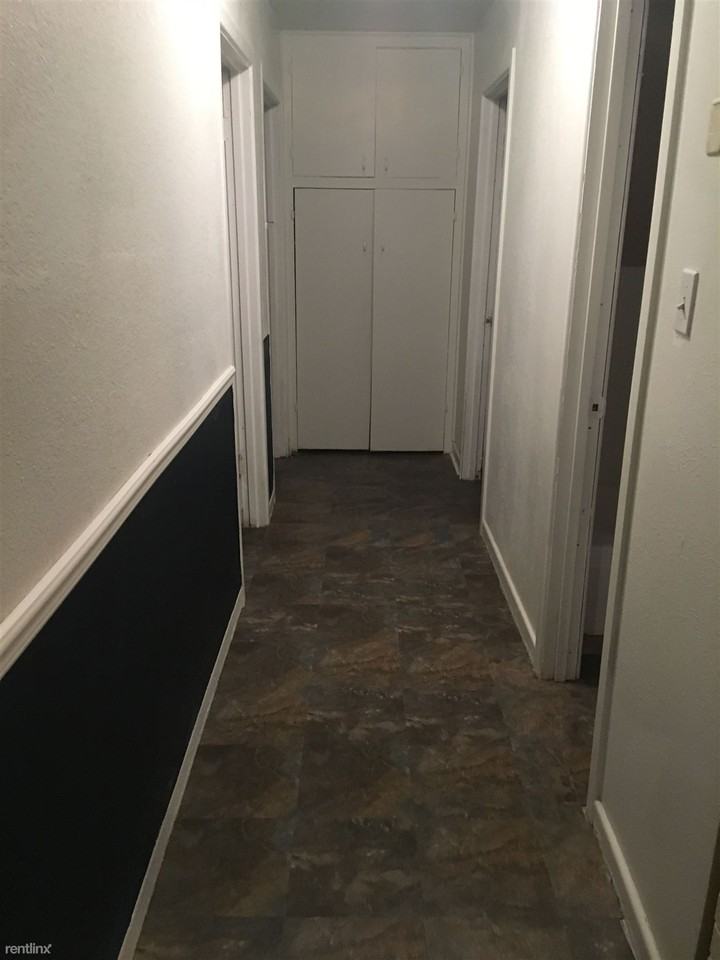 1110 W Houston St - Photo 3 of 8