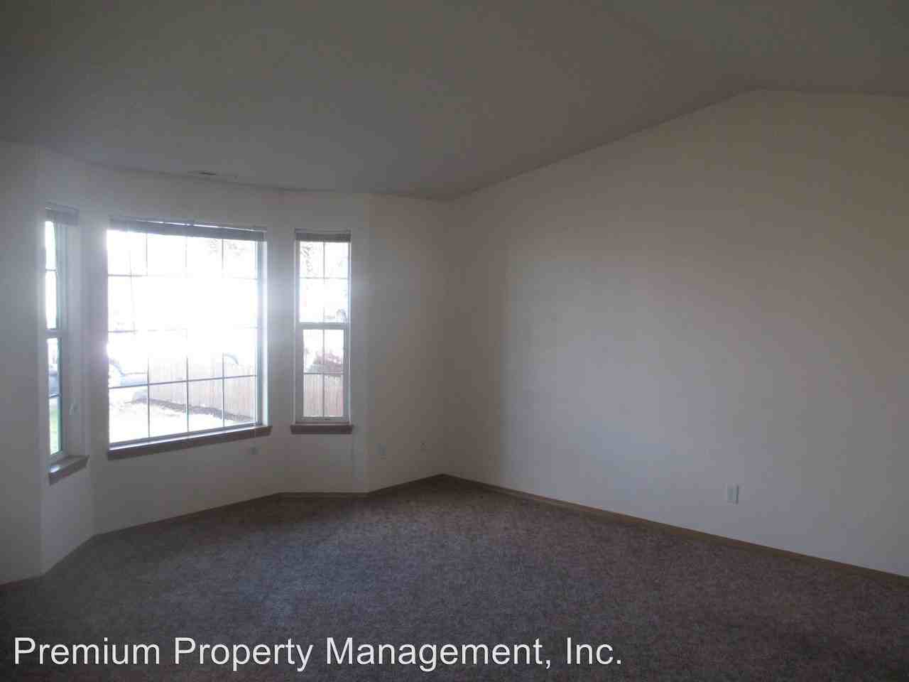 5332 Holly Loop SE - Photo 2 of 11