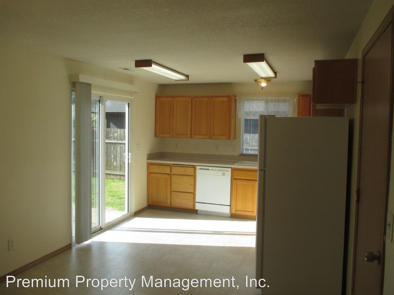 5332 Holly Loop SE - Photo 3 of 11