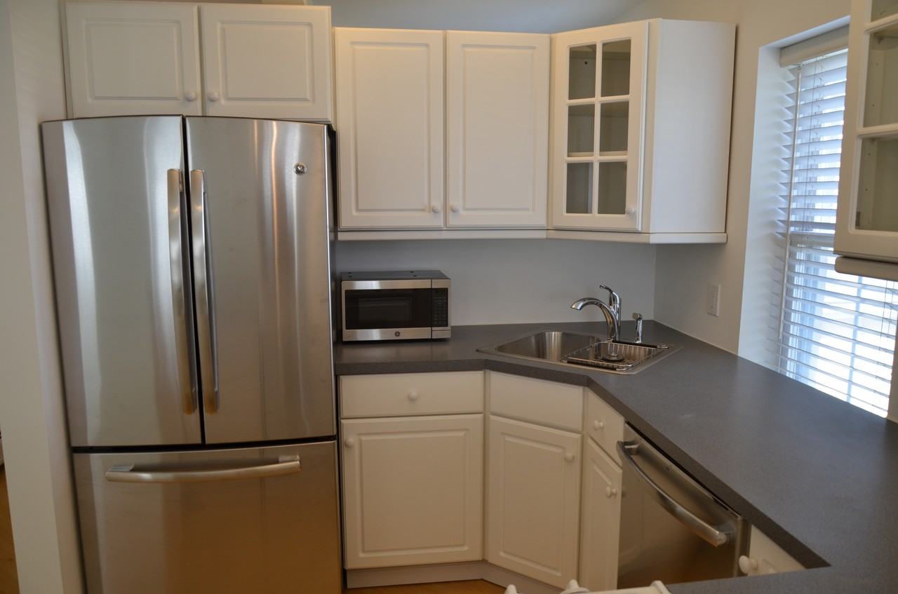 18 Berrian Place #B - Photo 4 of 24