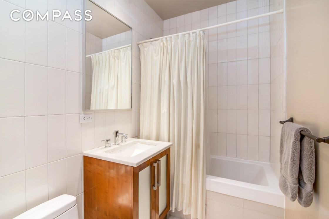 78 Roebling Street - Photo 3 of 9