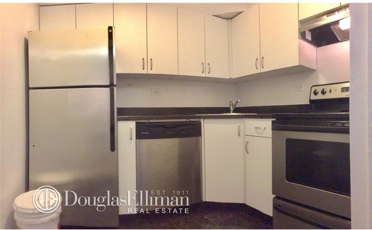 East 69th Street & Second #10B - Photo 3 of 5