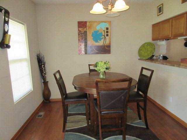 603 Clayton Cir - Photo 2 of 4