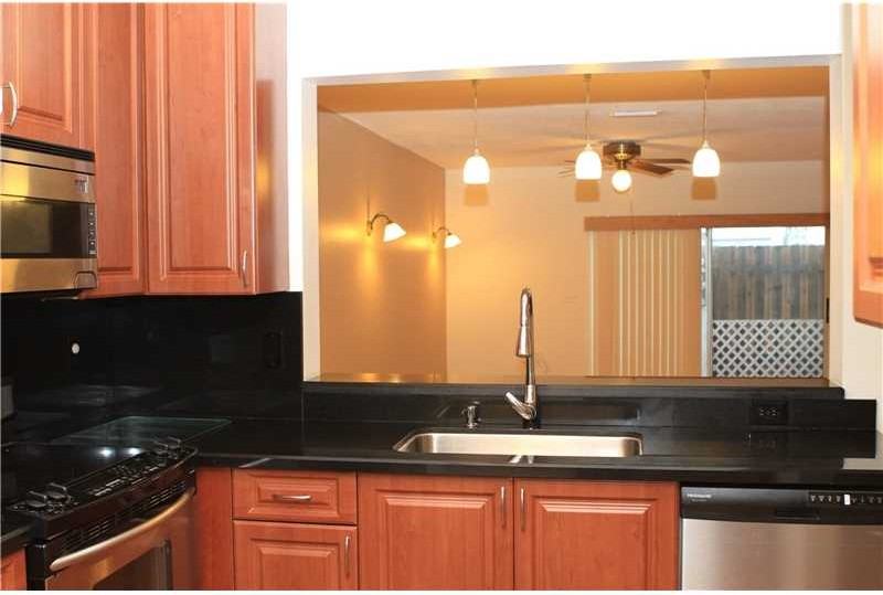 2909 Dorchester Ln #2909 - Photo 2 of 8