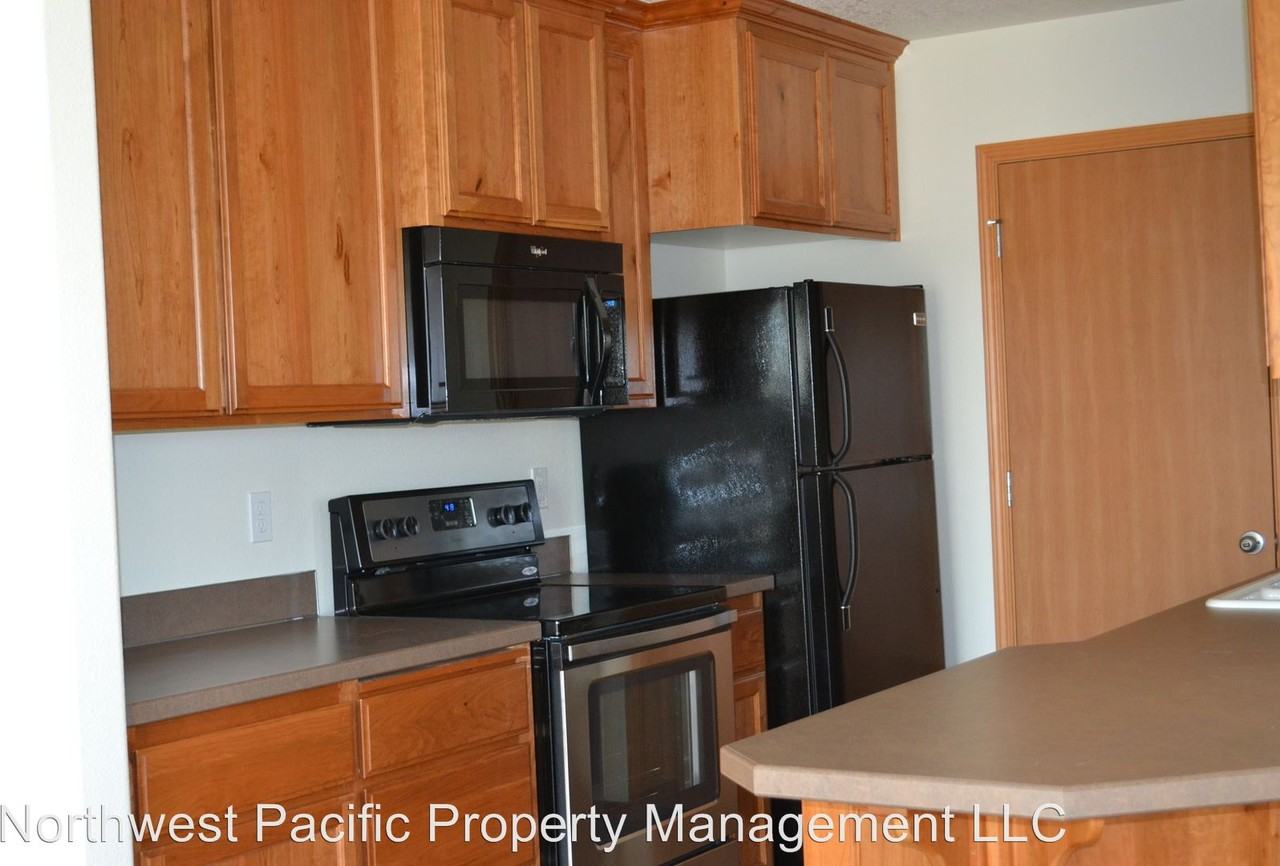 301-399 Gwinn St E - Photo 3 of 10
