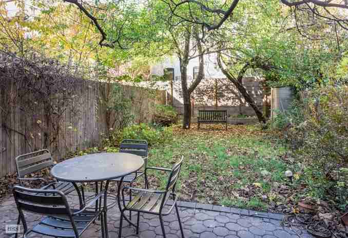 11238 Quincy St - Photo 3 of 5