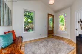 465 University Ave - Photo 3 of 12