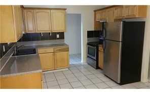 5220 SW 4th St - Photo 2 of 3