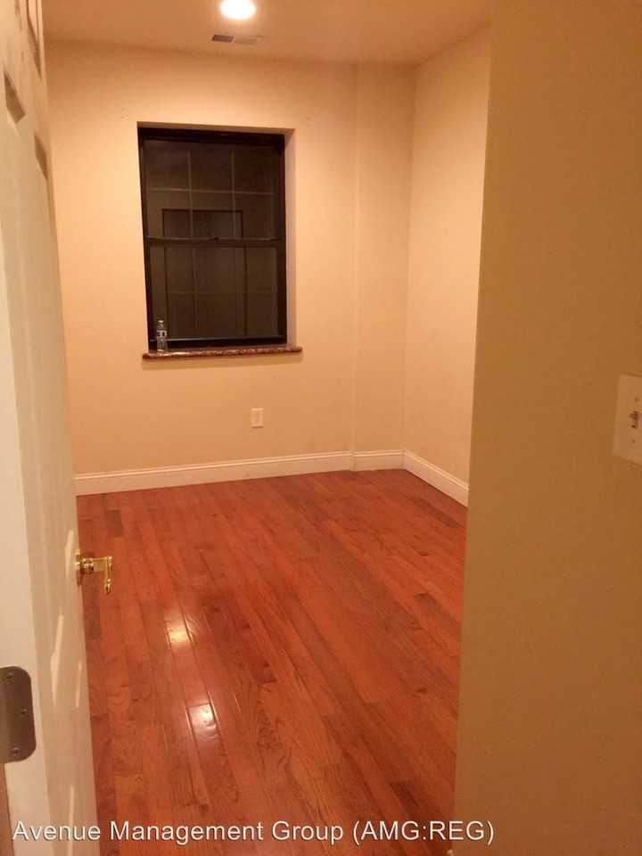 1241 Vine Street - Photo 3 of 6