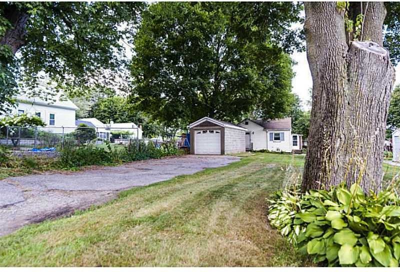 129 Marshall Ave - Photo 3 of 13