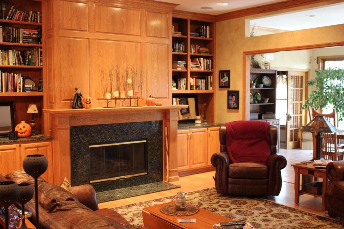 W263N2348 Deer Haven Dr - Photo 2 of 23