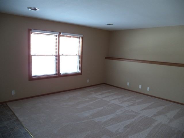 536 Crestwood Ct - Photo 3 of 18