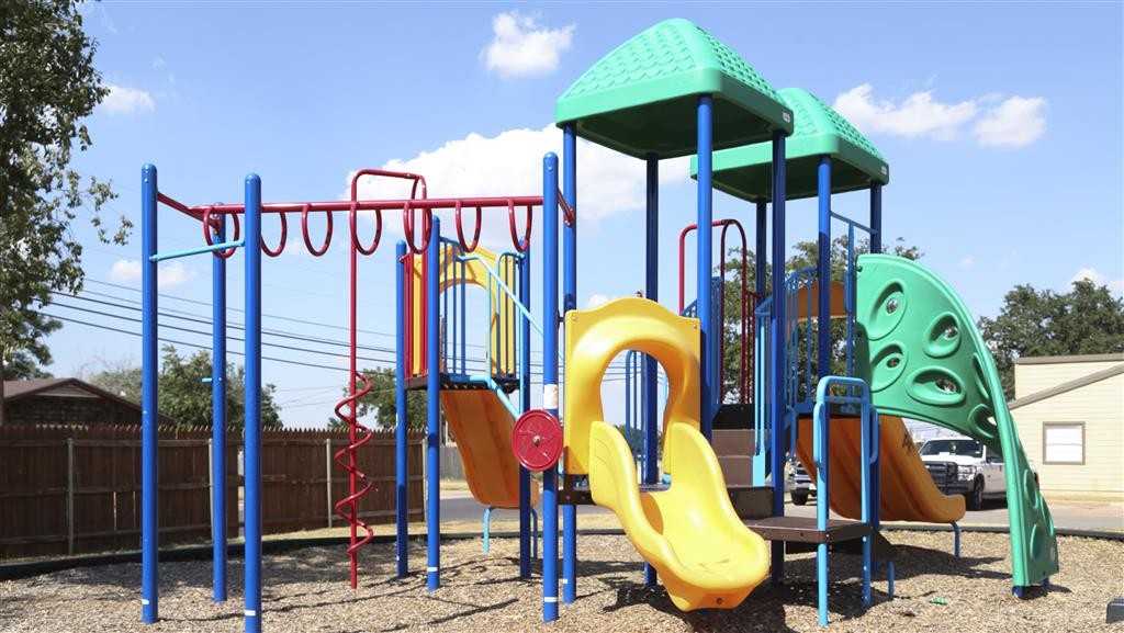 Courtyard - Photo 3 of 9