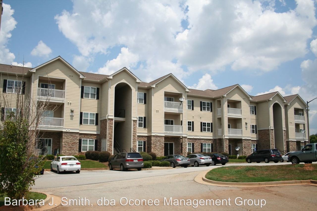 3205 Town Creek Cir - Photo 2 of 15