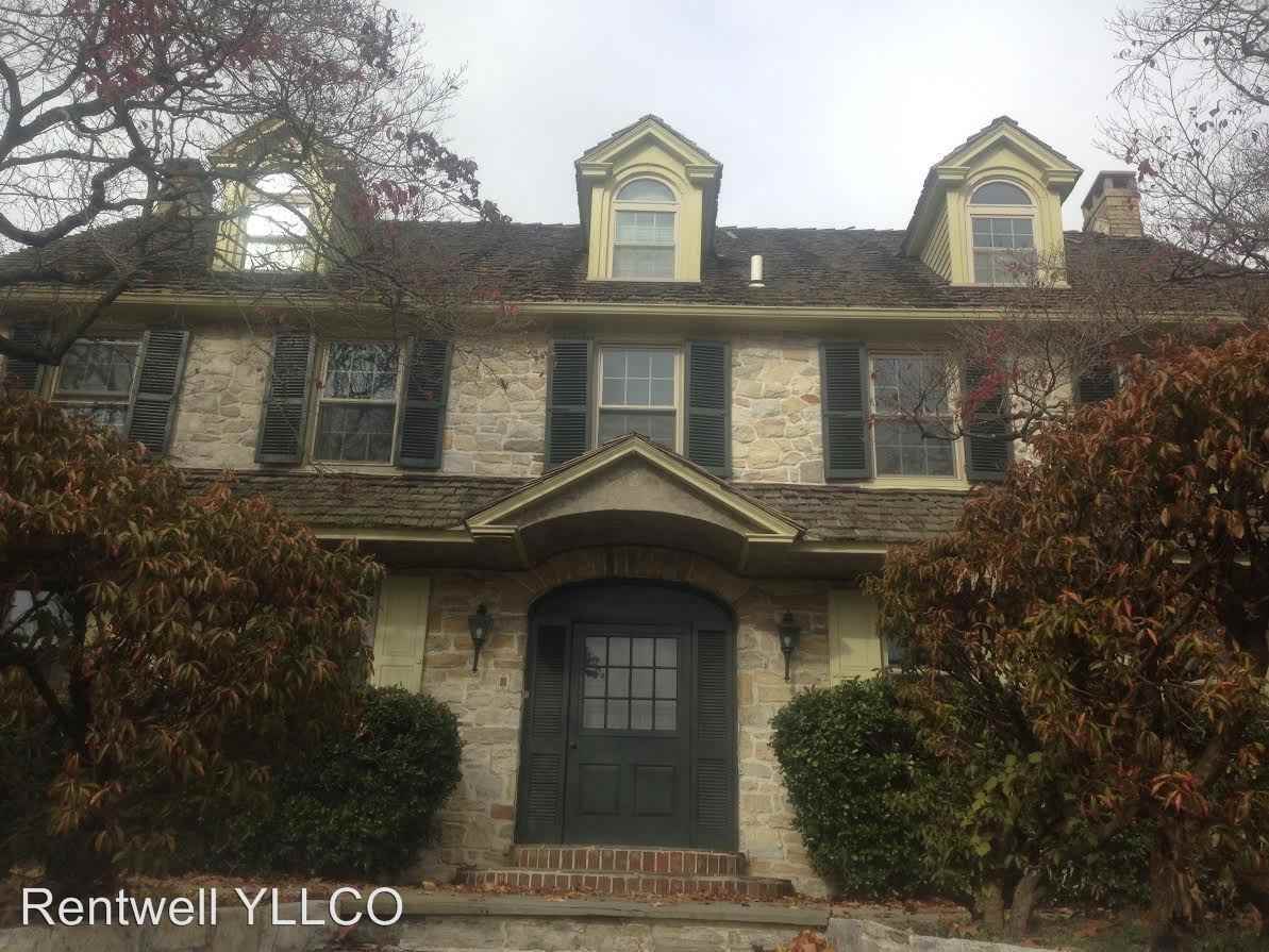 109 Manor Ave - Photo 2 of 15