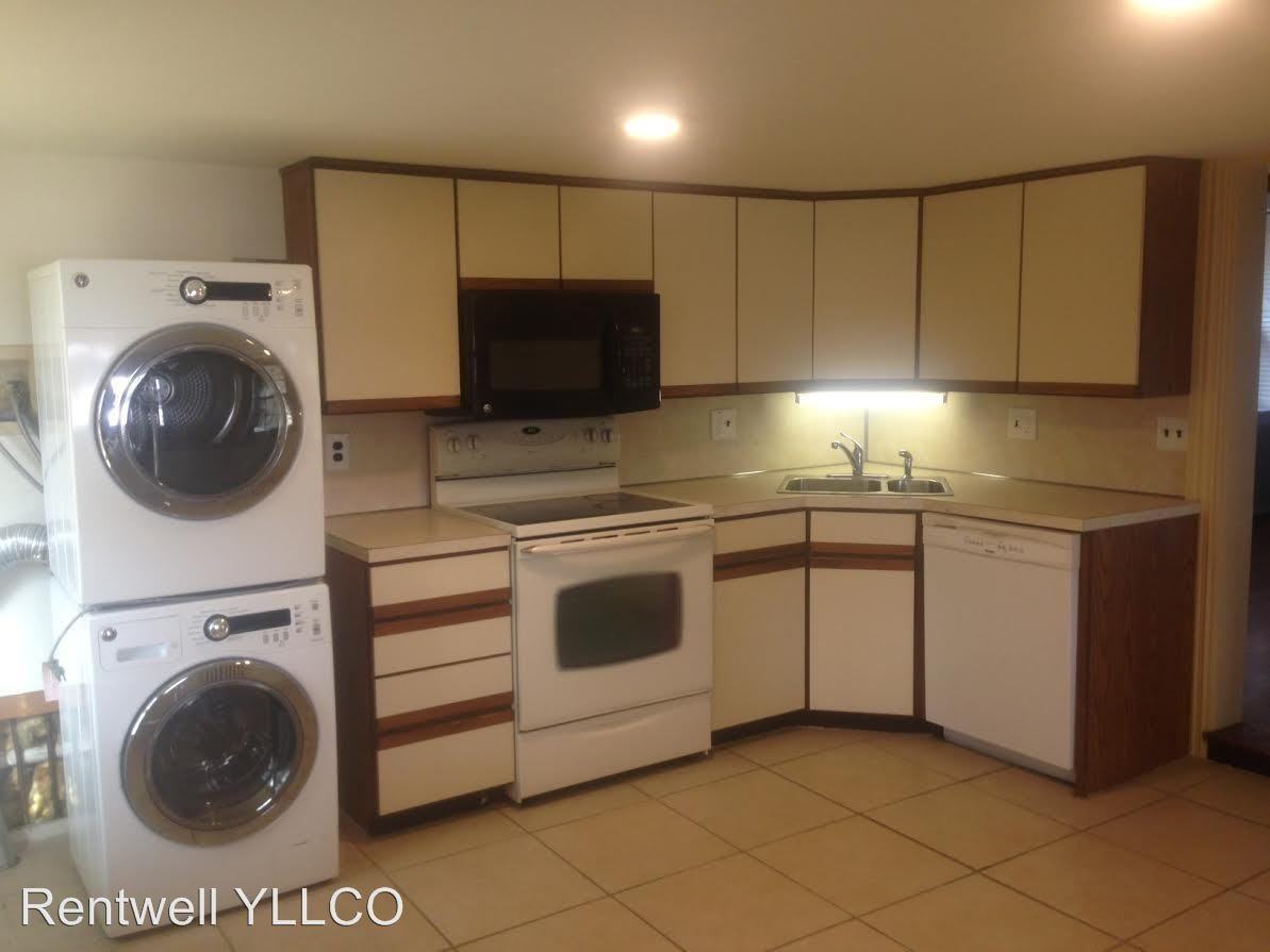 109 Manor Ave - Photo 3 of 15