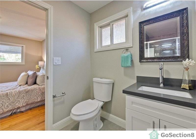 905 Thackeray Ln - Photo 2 of 3