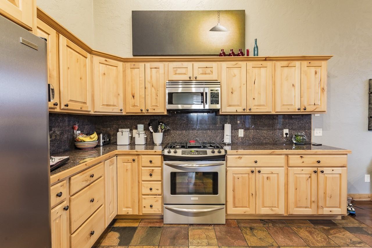 401-699 Parkview Dr - Photo 2 of 15