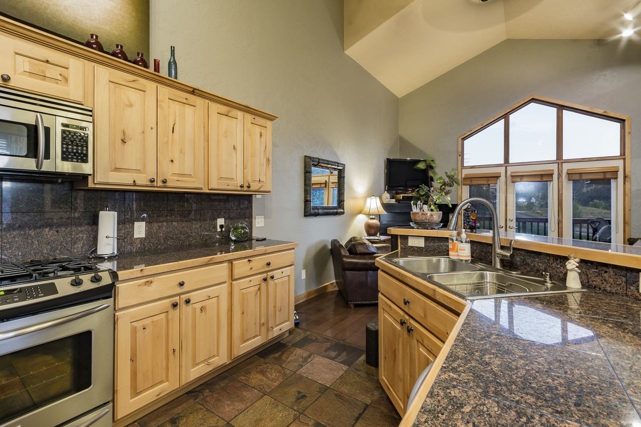 401-699 Parkview Dr - Photo 3 of 15