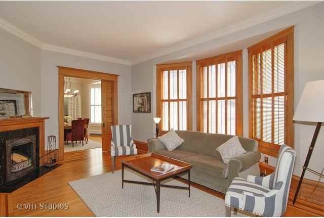 555 Ashland Ave - Photo 3 of 24