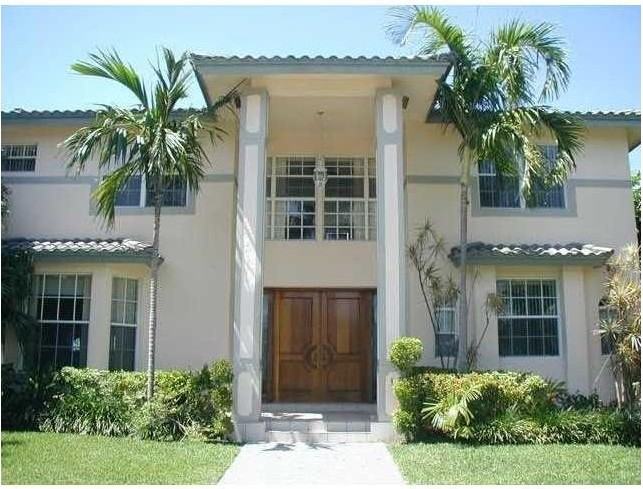 3051 NE 164th St - Photo 3 of 8