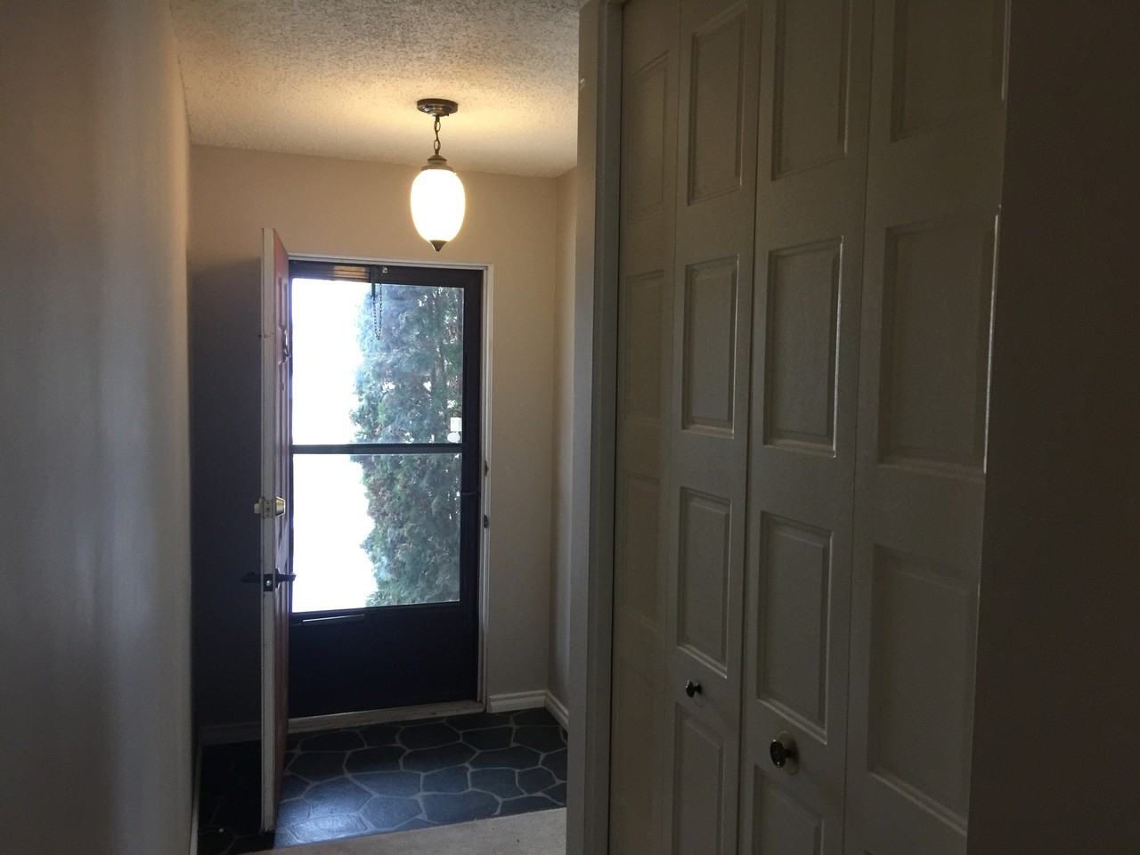 10618 32A Avenue Northwest - Photo 2 of 28