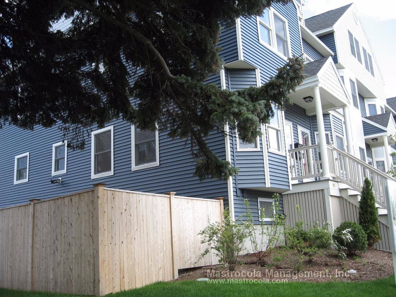 191 Bucknam St - Photo 3 of 17