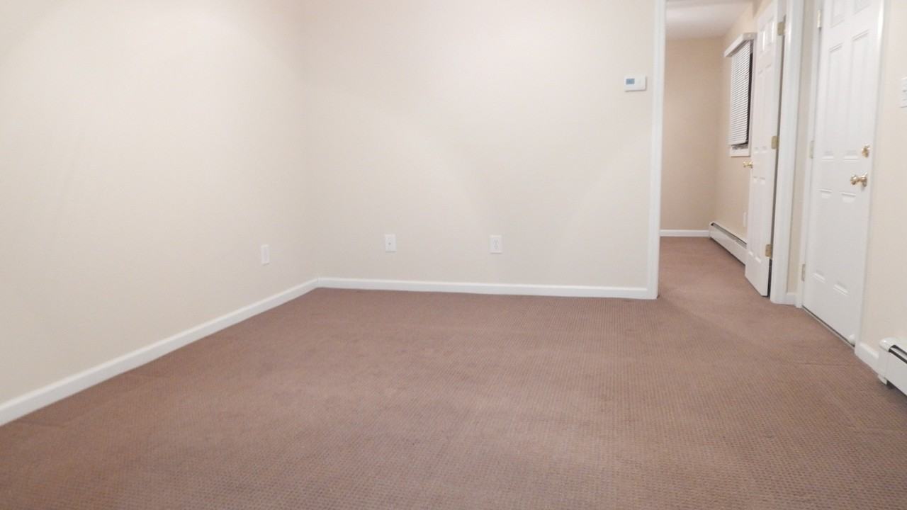 111 Tardy Lane South - Photo 2 of 8