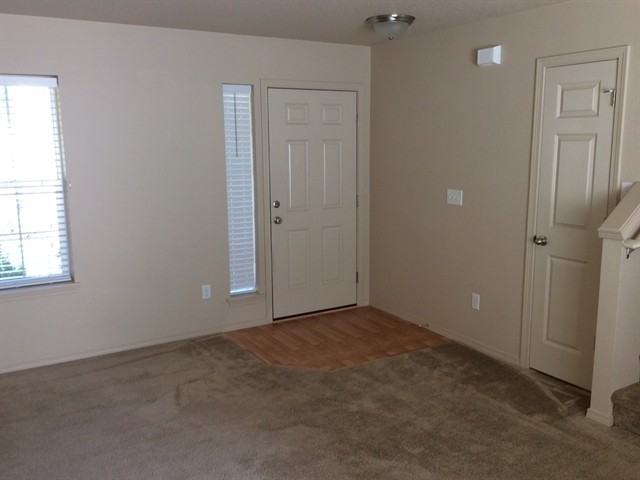 803 NE 115th Cir - Photo 2 of 17