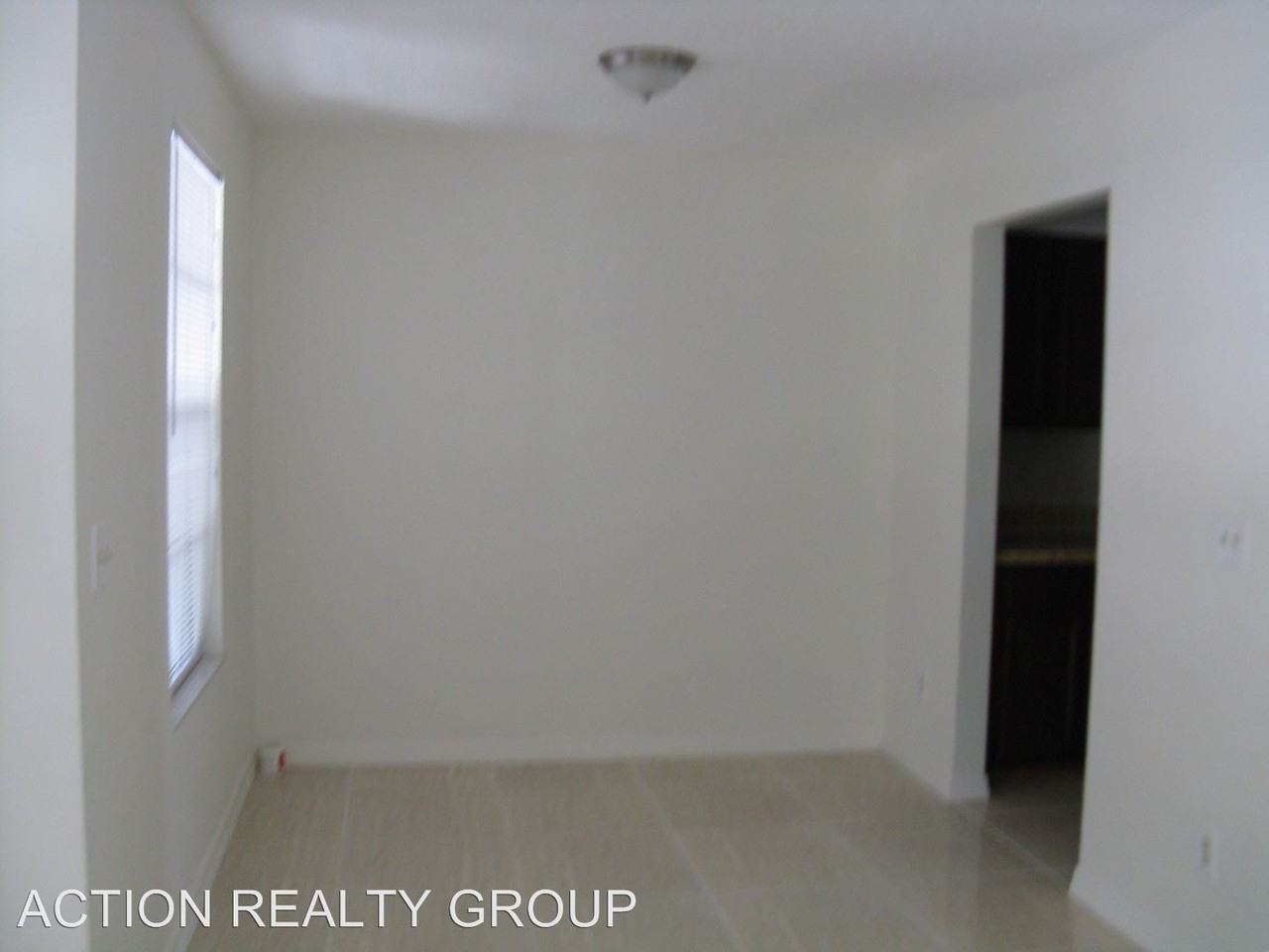 453 Bentwood Ln - Photo 3 of 7