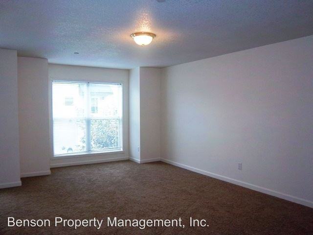 719 NE Roberts Ave - Photo 2 of 15