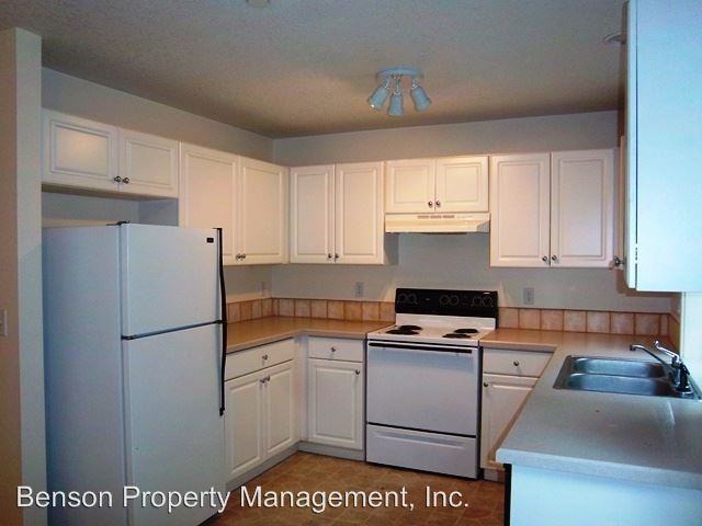 719 NE Roberts Ave - Photo 3 of 15