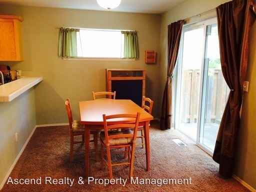 16907 NW Greyhawk Dr - Photo 3 of 5
