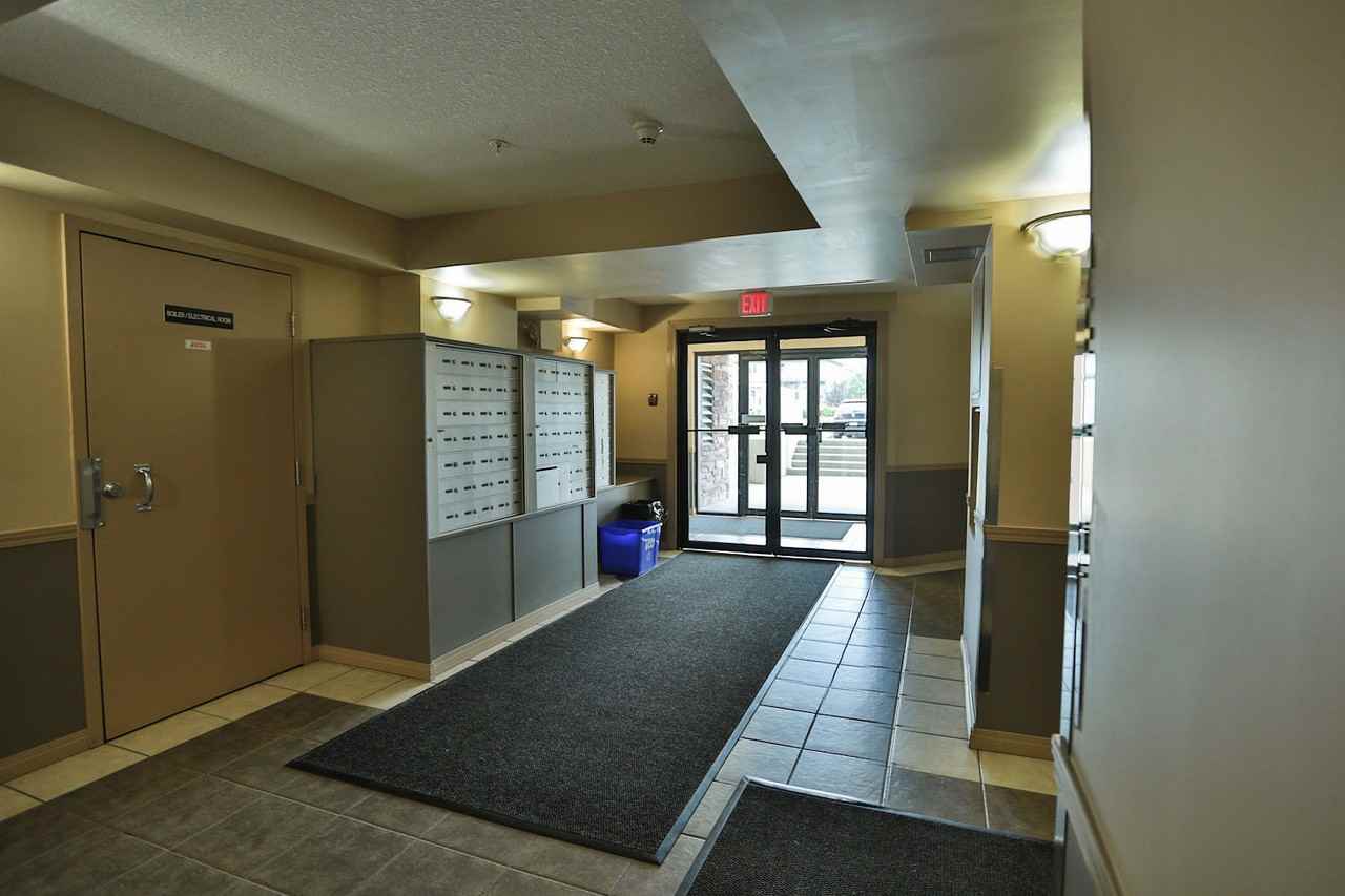 40 Summerwood Boulevard - Photo 3 of 20