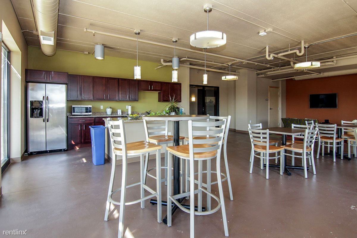 The Globe Apartments - Photo 3 of 10