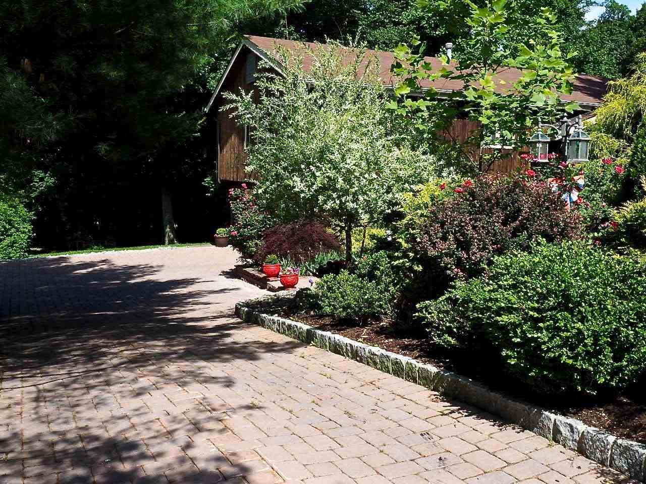 21 Landau Ln - Photo 3 of 28