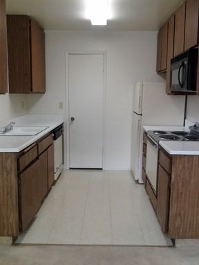 287 W Barstow Ave - Photo 2 of 3