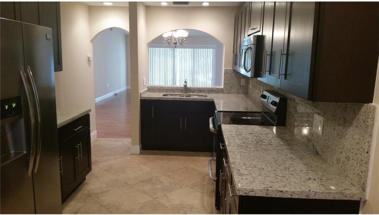 11071 SW 11th Pl - Photo 2 of 8