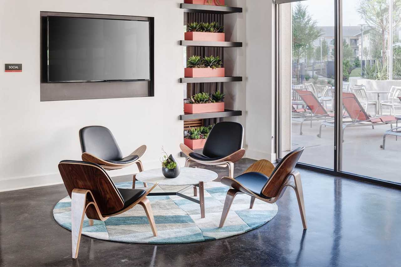 660 Yorktown St #B2 - Photo 2 of 8