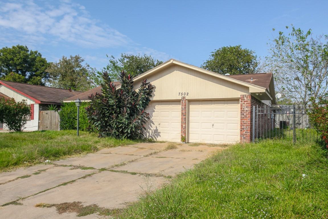 7502 Mockingbird Ln - Photo 2 of 31