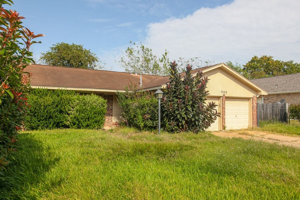 7502 Mockingbird Ln - Photo 3 of 31