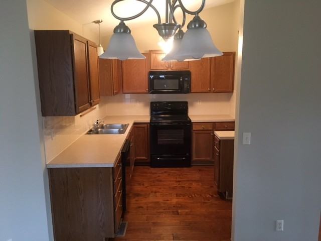 861 N Meadow Rd - Photo 3 of 12