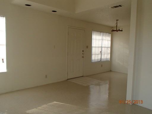 2218 Creekside Ln - Photo 2 of 5