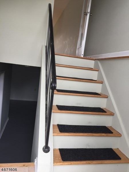 207 Elizabeth St - Photo 2 of 21