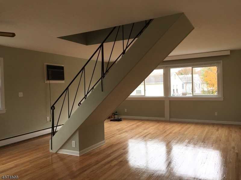 207 Elizabeth St - Photo 3 of 21