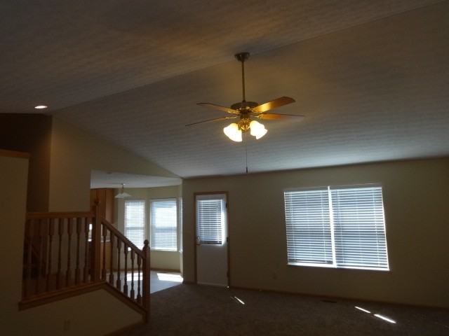 933 Master Dr - Photo 2 of 12