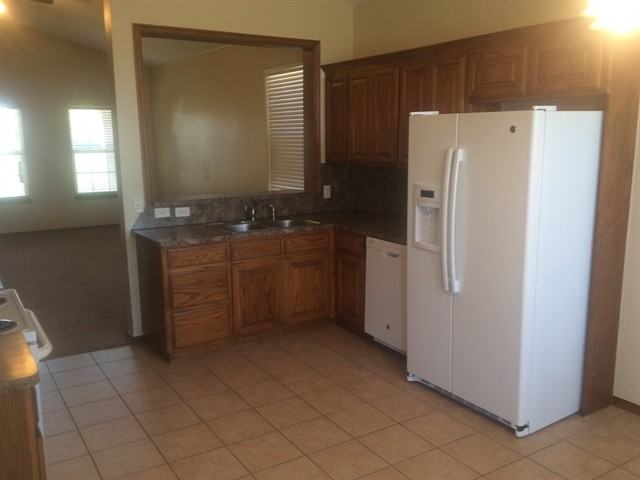 2421 Arbor Dr - Photo 3 of 7