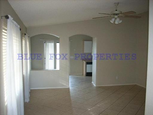 1656 W Wood Crest Ct - Photo 2 of 8