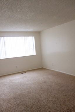 3631 S 900 E - Photo 3 of 8