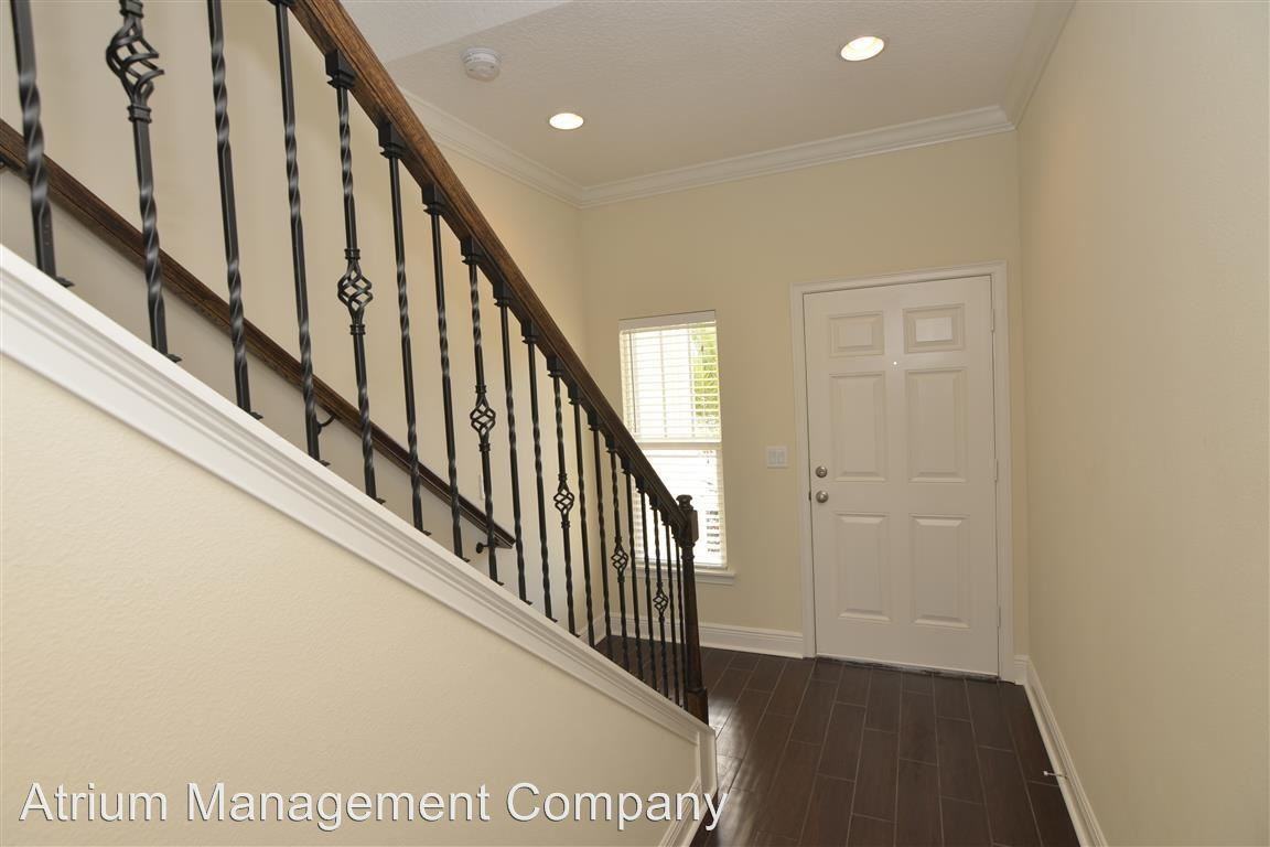 2911 E Washington St - Photo 2 of 12